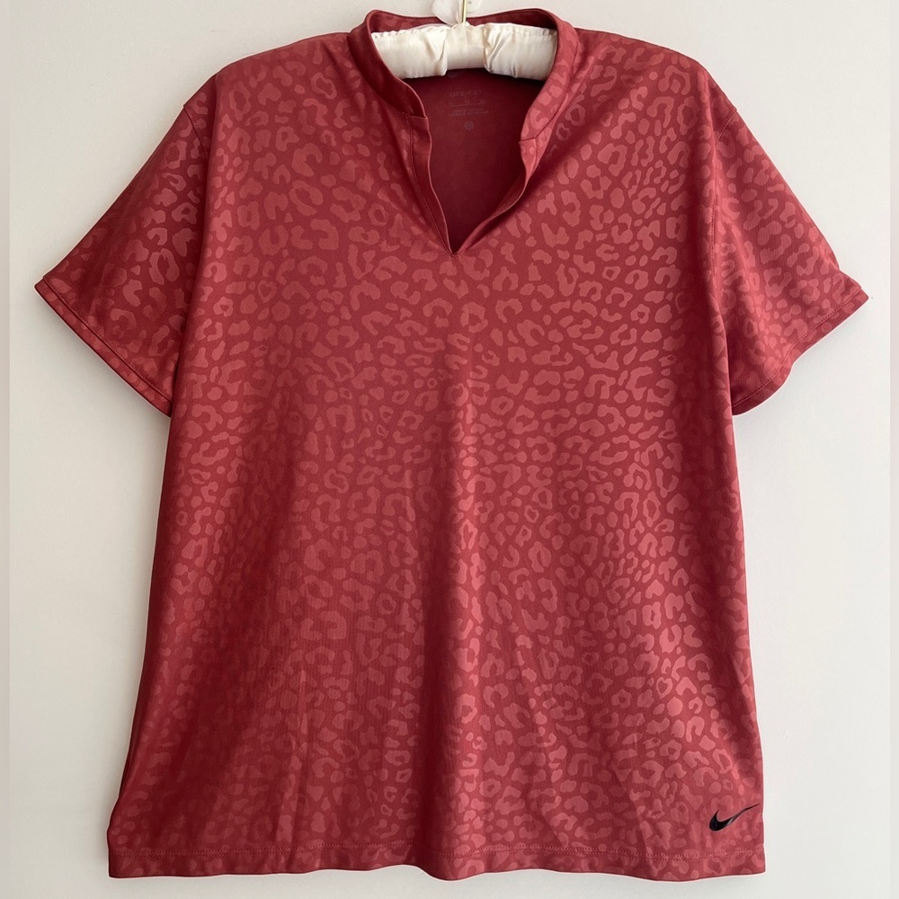 NIKE Dri Fit Victory Notch Neck Polo Animal Print Embossed Golf Pickleball Gym